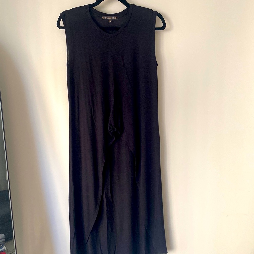 Black hi-low sleeveless tank top